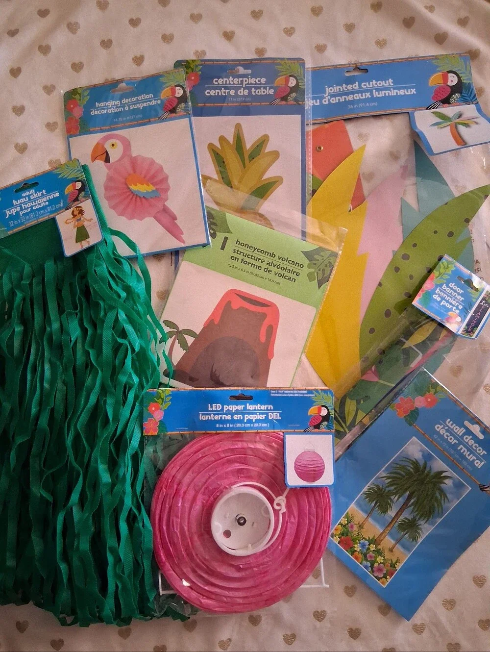 📚🎨 *NIP* Assorted Tropical Paper Luau Party Decorations